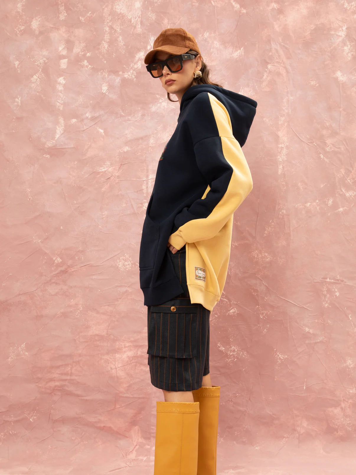 WE__ARE
OVERSIZED HOODIE - BLUE/YELLOW