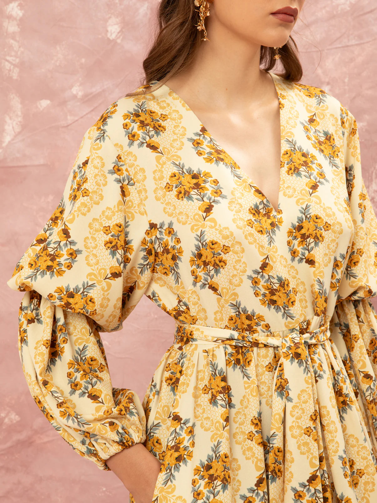 WE__ARE
V-NECK MAXI DRESS - LACE BOUQUET CREAM