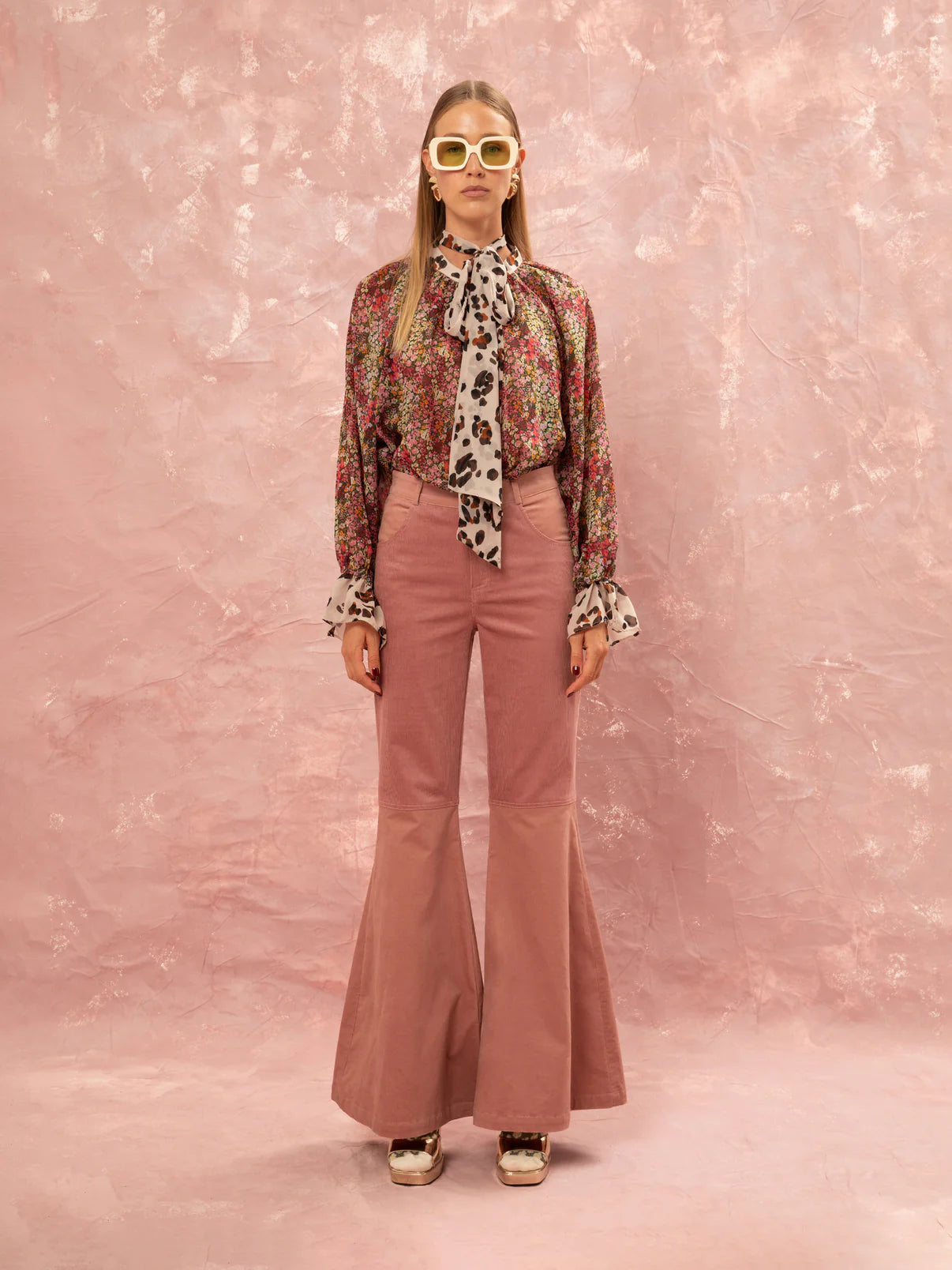 WE__ARE
CORDUROY FLARED PANTS - PINK