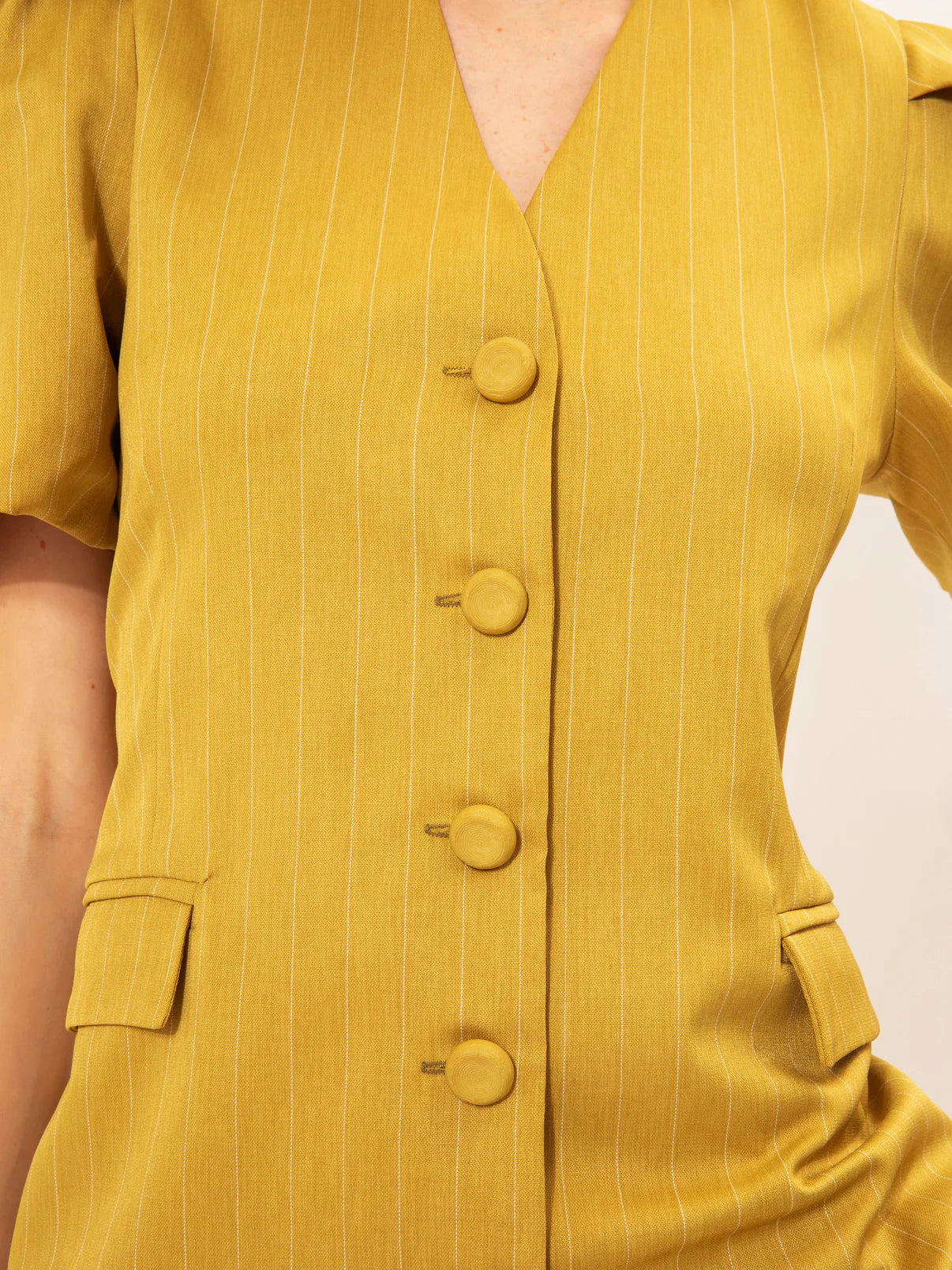 We are SHORT-SLEEVE BLAZER-TOP LIME