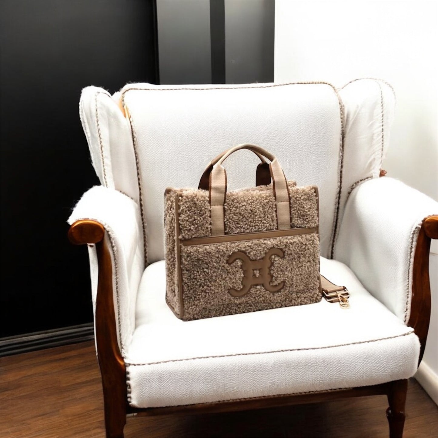 Moumoute handbag with logo mole
