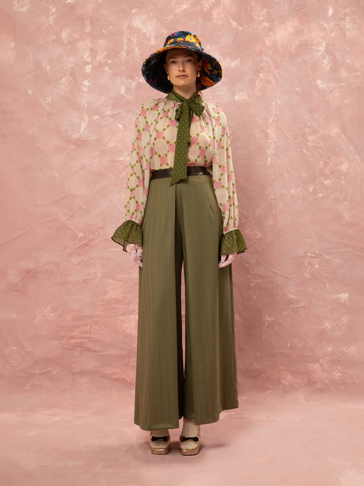 WE__ARE
WIDE LEG PLEATED PANTS - LIME