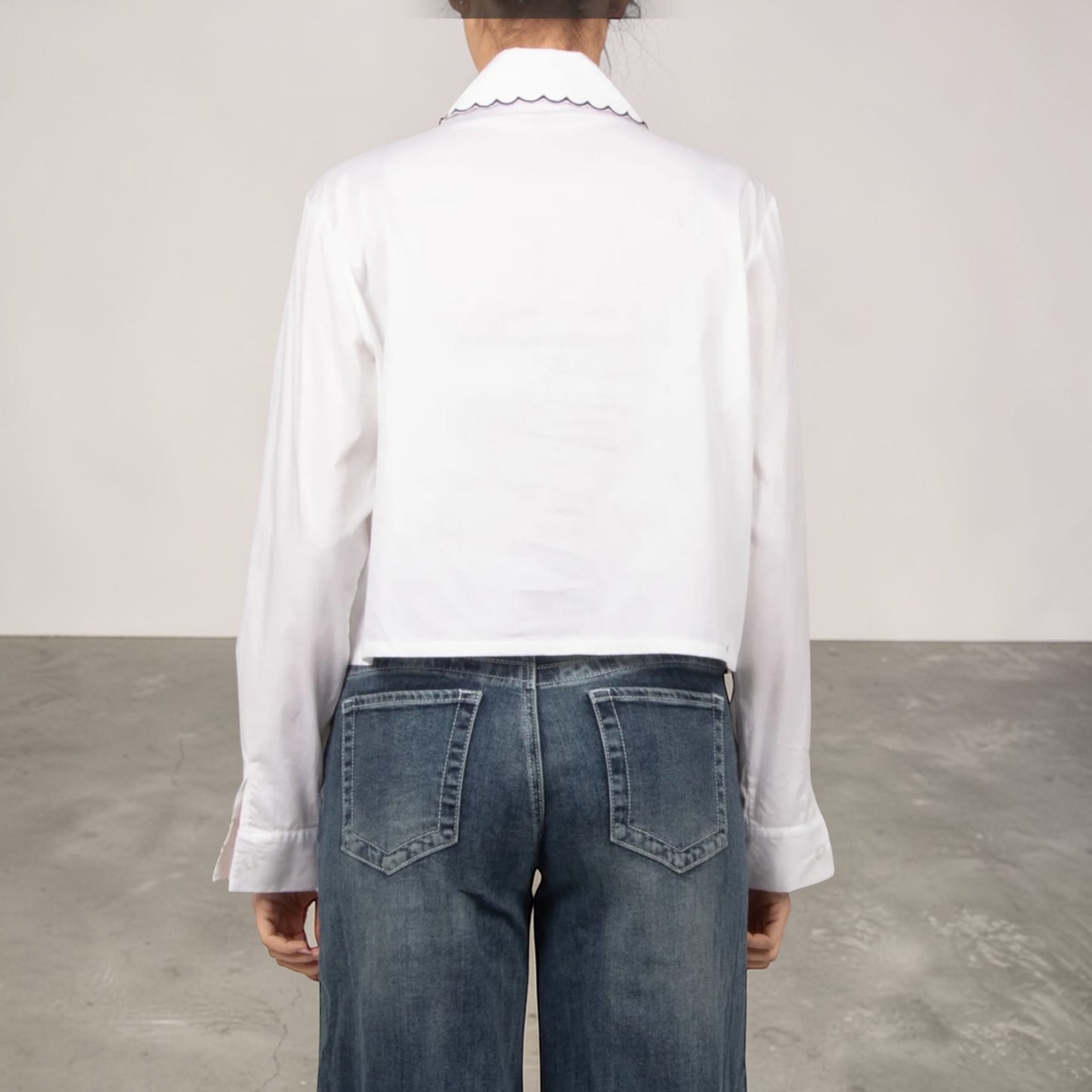 Signature Collar Shirt – White/Blue Detail