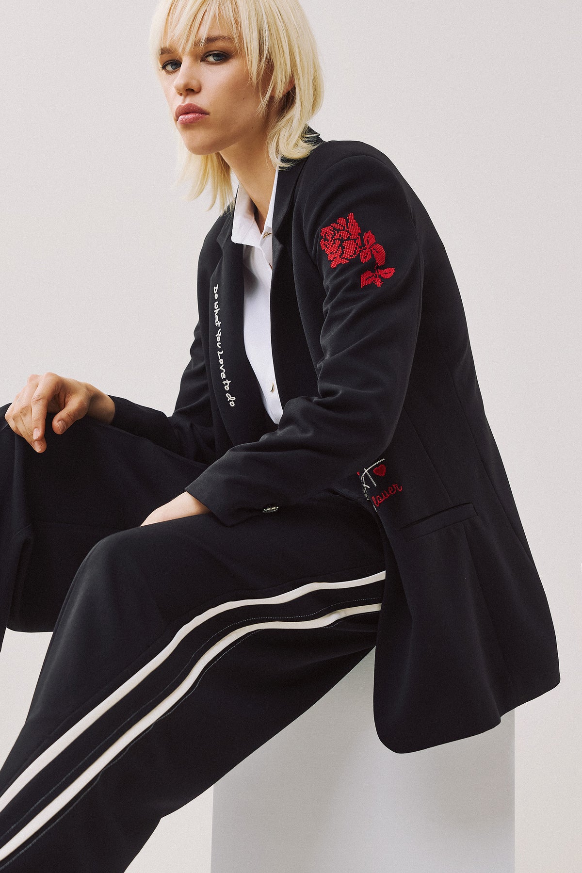 Figaro Embroidered Statement Blazer Black