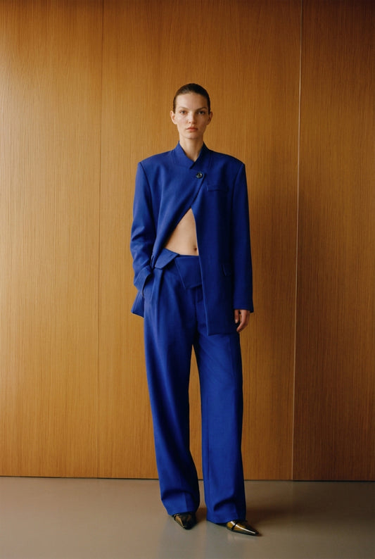 High-waisted Wideleg Trousers 
Asymmetrical