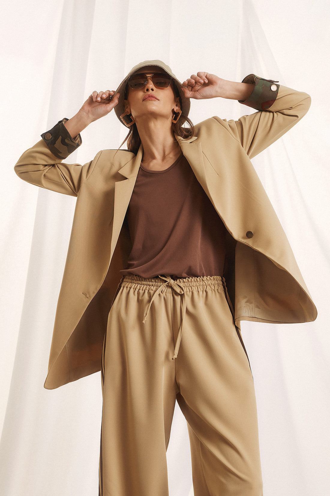 Eighty2 Pant beige with camel