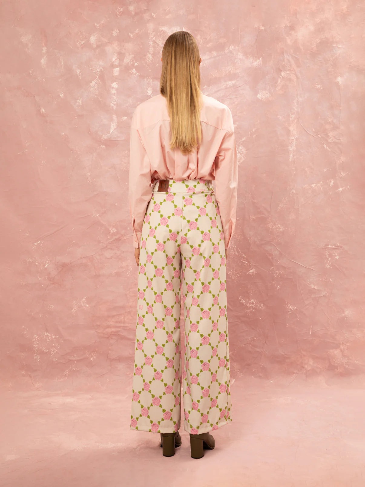 WE__ARE
PLEATED CLASSIC PANTS - ROSES