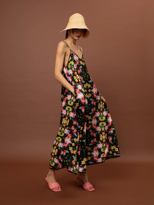 WE__ARE
A-LINE MAXI DRESS BLOSSOMS BLACK