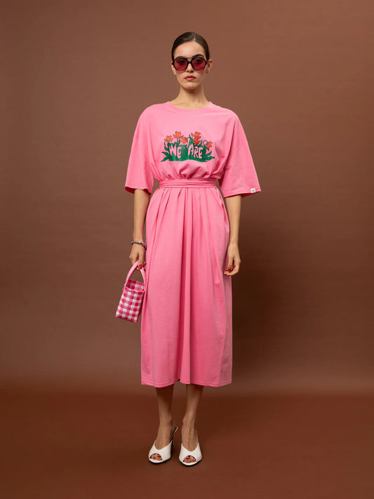 WE__ARE
OVERSIZED MAXI T-SHIRT-DRESS PINK