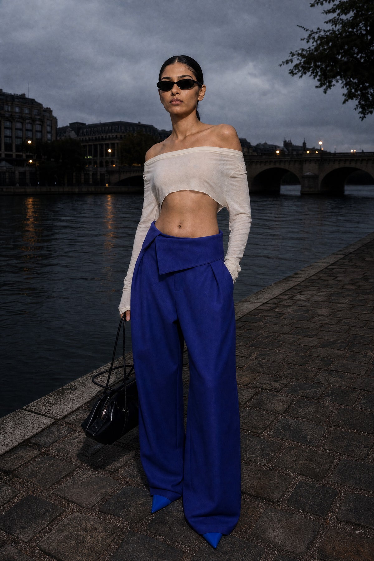 High-waisted Wideleg Trousers 
Asymmetrical