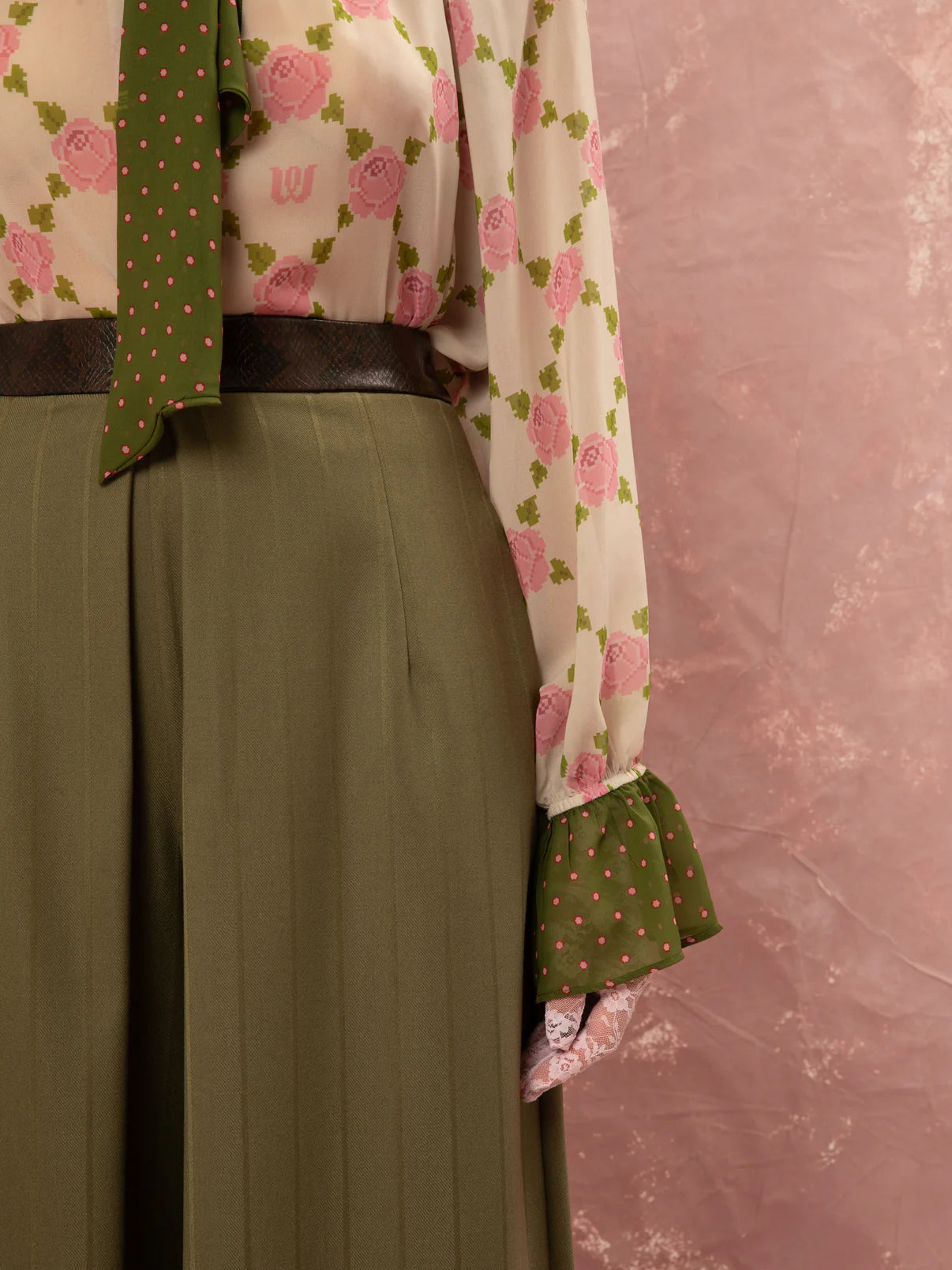 WE__ARE
WIDE LEG PLEATED PANTS - LIME