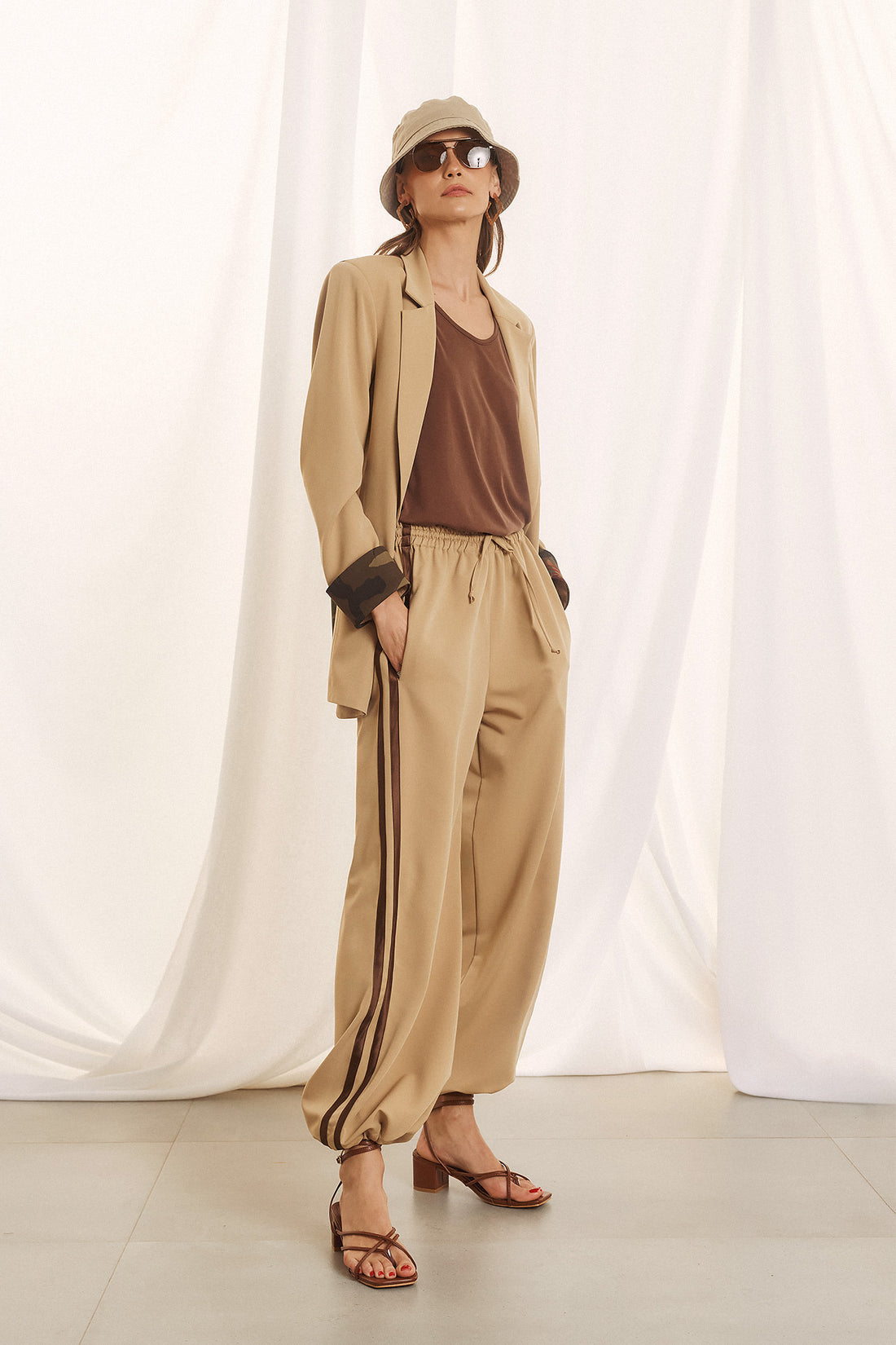 Eighty2 Pant beige with camel
