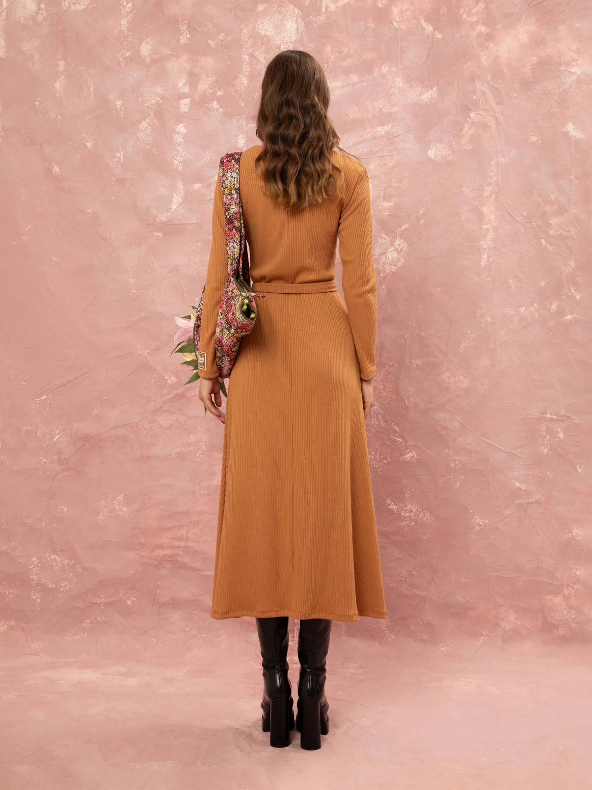 WE__ARE
KNITTED RIBBED DRESS - BEIGE