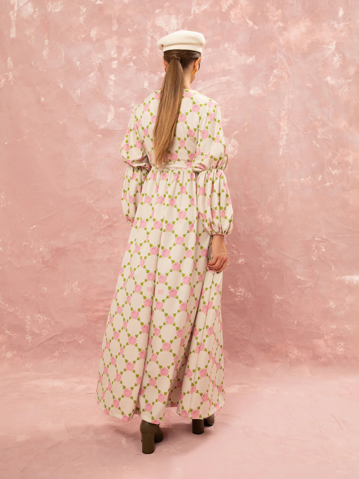 WE__ARE
V-NECK MAXI DRESS - ROSES