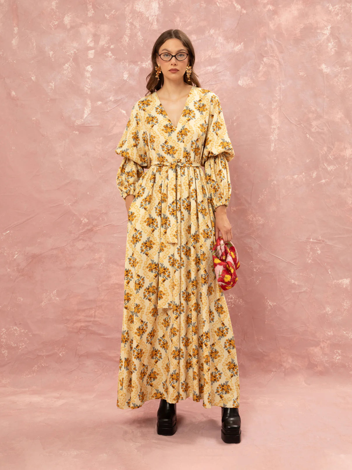 WE__ARE
V-NECK MAXI DRESS - LACE BOUQUET CREAM