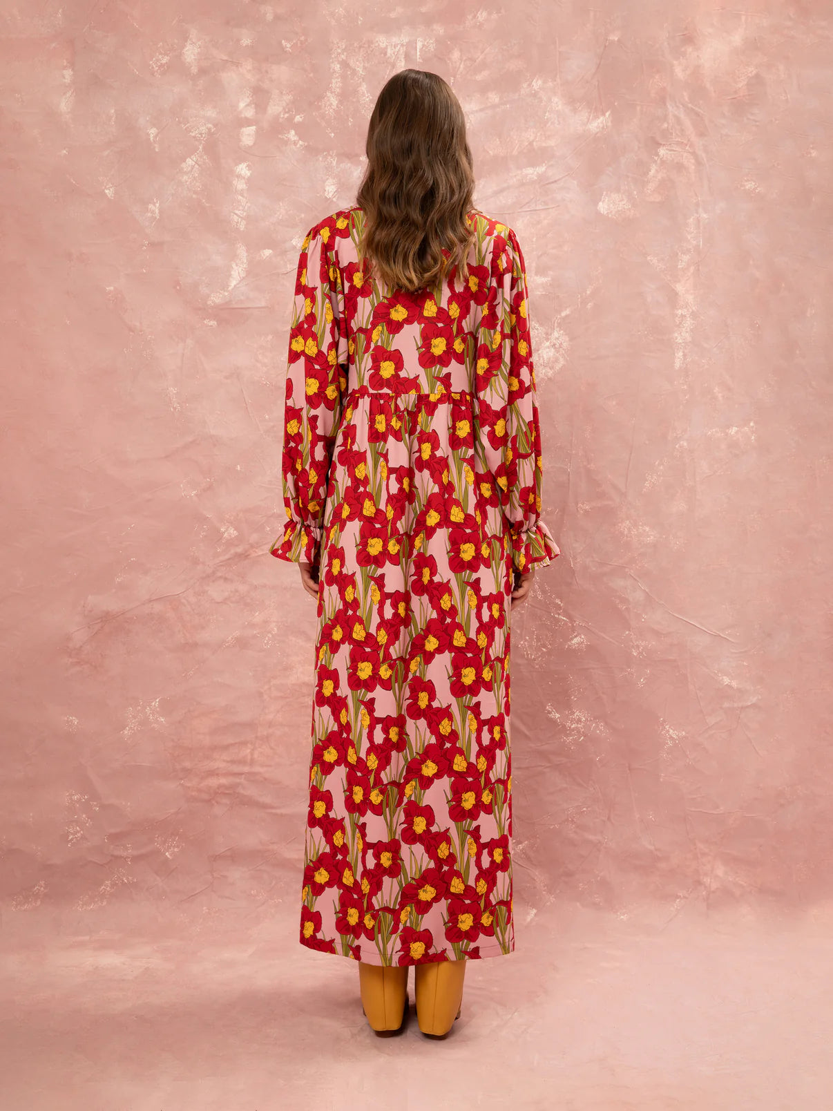 WE__ARE
MAO COLLAR MAXI DRESS - NARCISSUS PINK