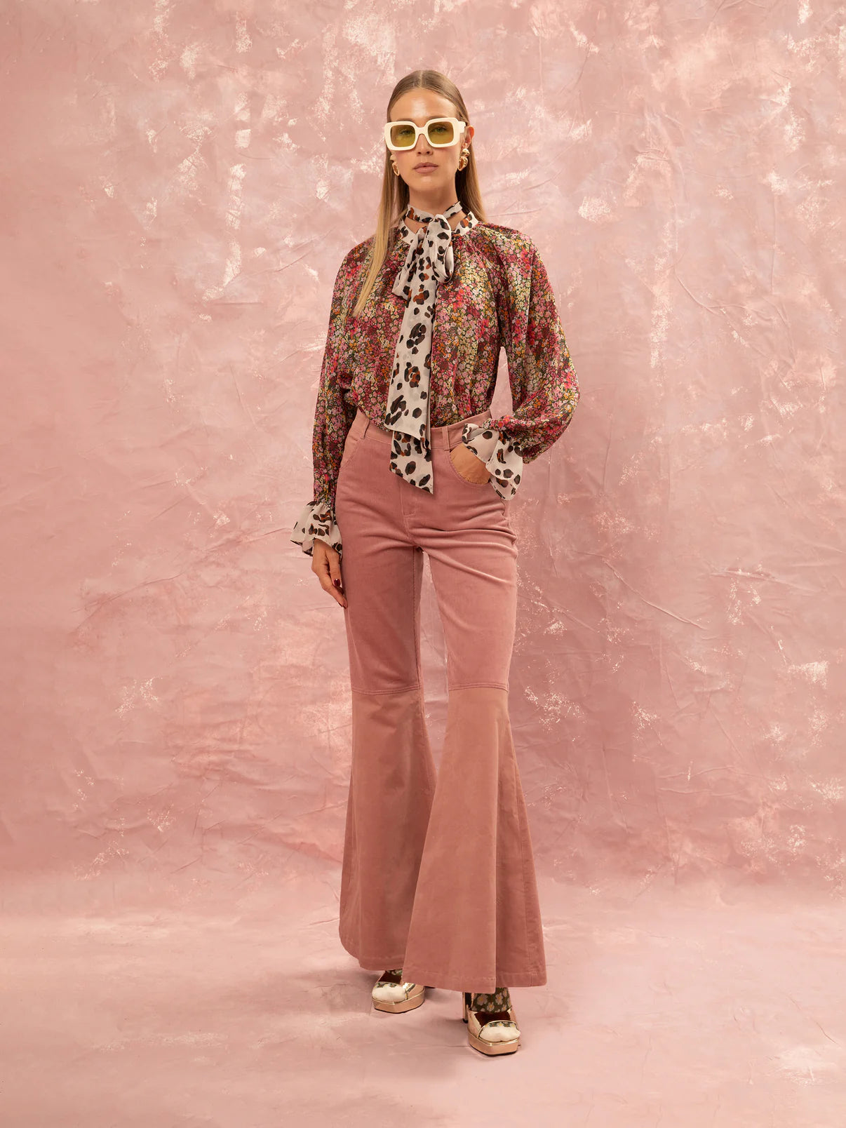 WE__ARE
CORDUROY FLARED PANTS - PINK