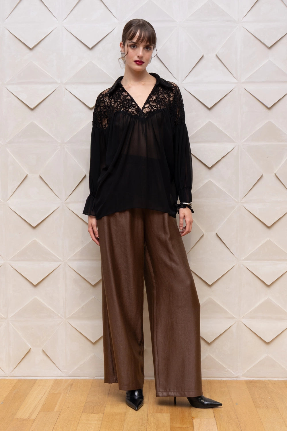 Nema Type Top Lace Black