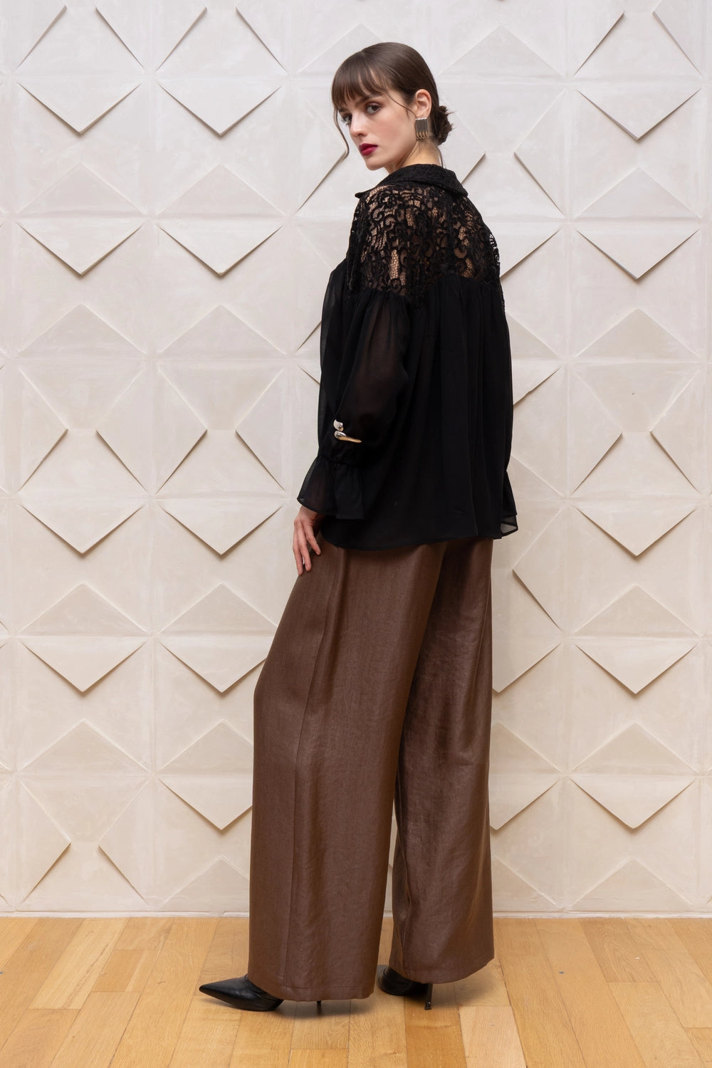 Nema Type Top Lace Black