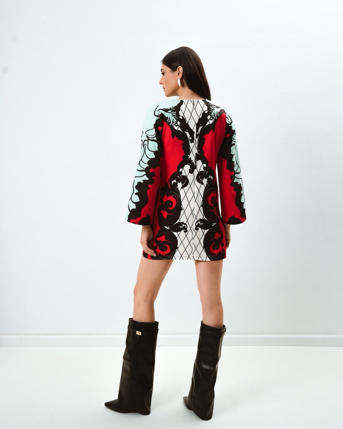 EIRIANNA
EXTRAVAGANT MINI DRESS