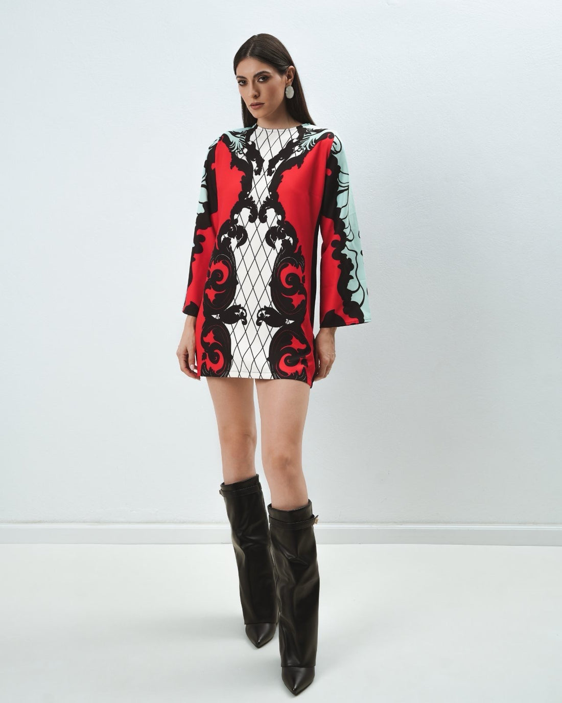 EIRIANNA
EXTRAVAGANT MINI DRESS